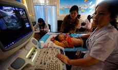 Bụng to và có bướu sờ được trẻ bị bệnh gì?